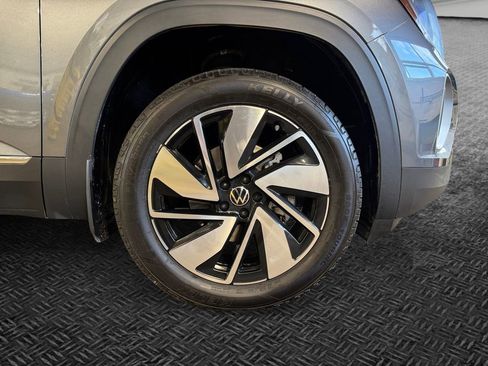 Used 2024 Volkswagen Atlas SEL AWD/4WD image 11