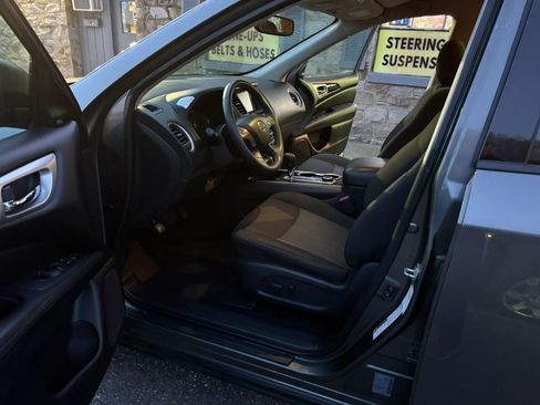 Used 2019 Nissan Pathfinder SV AWD/4WD image 26