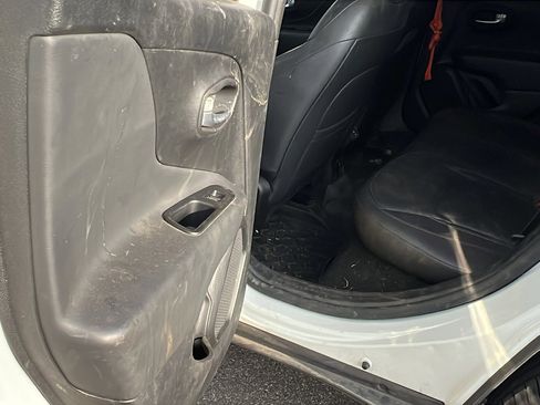 Used 2020 Jeep Renegade Limited image 14