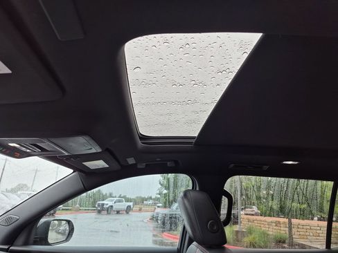 Used 2024 Chevrolet Traverse RS image 29