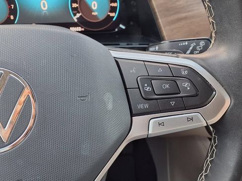 Used 2024 Volkswagen Atlas SE w/ Panoramic Sunroof Package FWD image 16