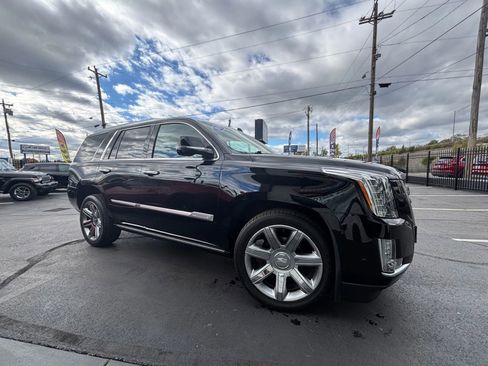 Used 2019 Cadillac Escalade Premium Luxury image 11