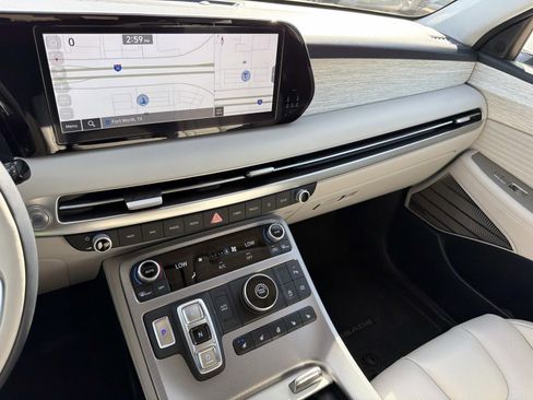 Certified 2025 Hyundai Palisade Calligraphy FWD image 24