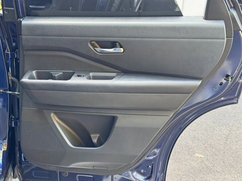 Used 2022 Nissan Pathfinder SV image 40