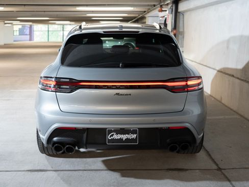 Certified 2023 Porsche Macan AWD/4WD image 10