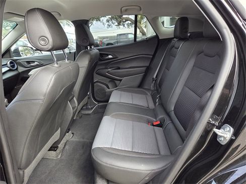 Certified 2025 Chevrolet Trax LT image 13