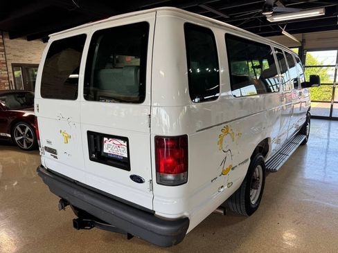 Used 2006 Ford E-350 and Econoline 350 XL RWD image 7