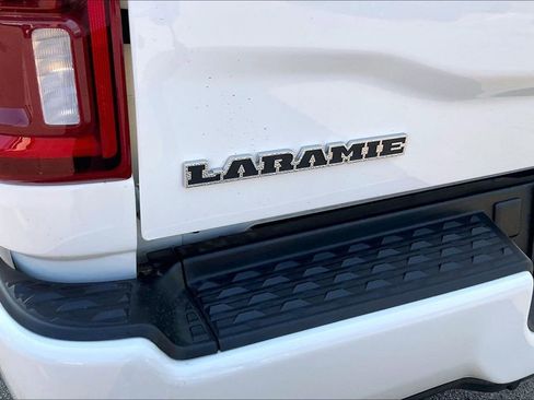Used 2025 RAM 2500 Laramie AWD/4WD image 13