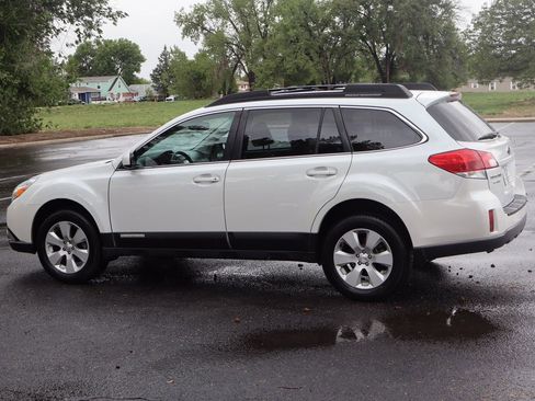 Used 2011 Subaru Outback 2.5i Premium w/ All-Weather Pkg AWD/4WD image 8