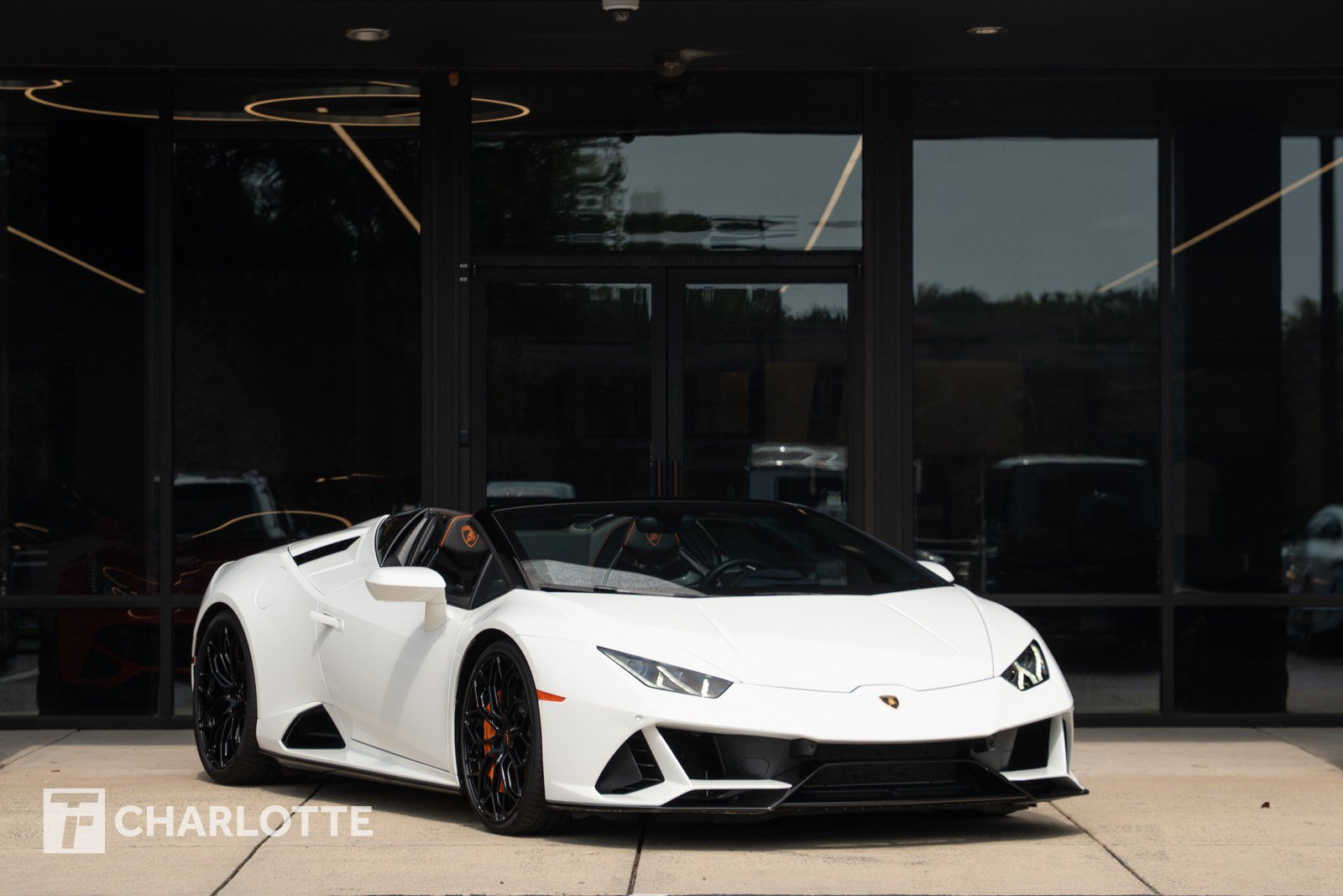 Used 2024 Lamborghini Huracan EVO AWD/4WD image 2