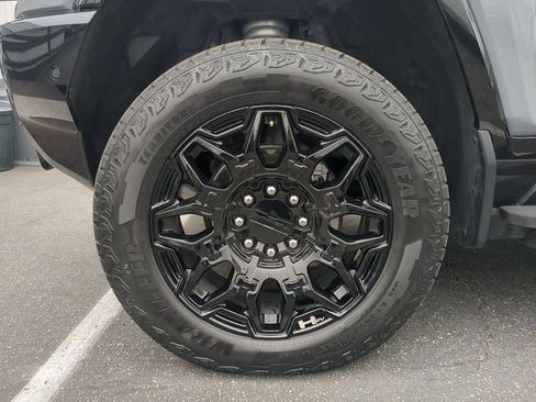 Used 2025 GMC Hummer EV 2X image 39