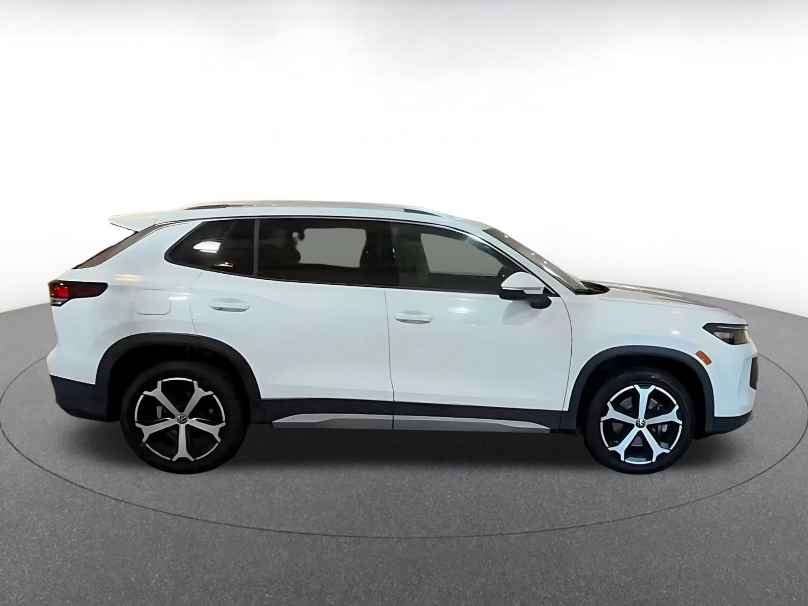 Used 2026 Volkswagen Tiguan SE AWD/4WD image 15