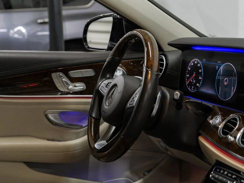 Used 2018 Mercedes-Benz E 400 4MATIC Wagon w/ Premium 2 Package image 15