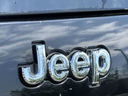 Used 2019 Jeep Cherokee Latitude Plus w/ Cold Weather Group image 18