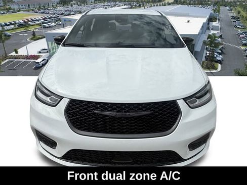 New 2026 Chrysler Pacifica Select image 8