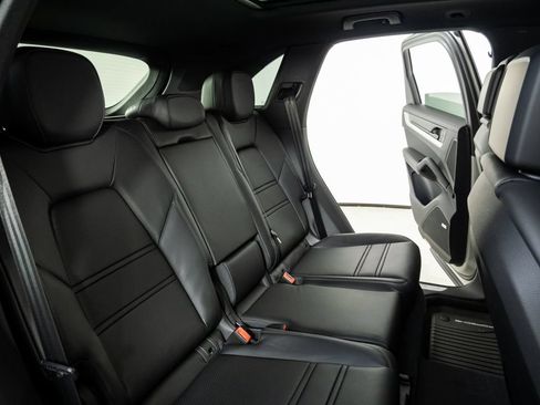 New 2026 Porsche Cayenne AWD/4WD image 23