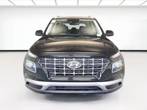 Used 2025 Hyundai Venue SEL FWD image 2
