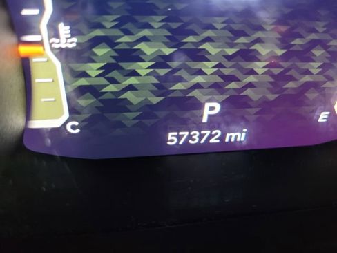 Used 2022 Jeep Wrangler Unlimited Sahara image 3