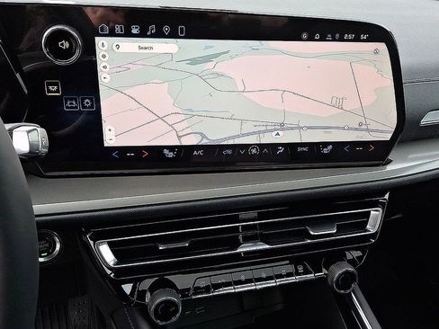 New 2026 Chevrolet Traverse LT w/ Sun and Wheel Package AWD/4WD image 13