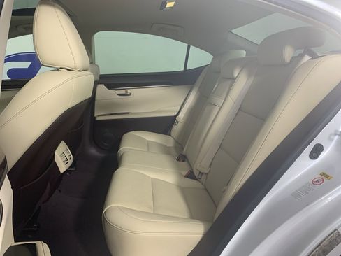 Used 2016 Lexus ES 350 w/ Premium Package w/Wood Trim image 33