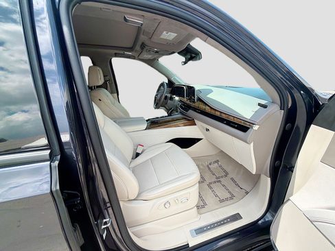 Used 2023 Cadillac Escalade Sport Platinum AWD/4WD image 32