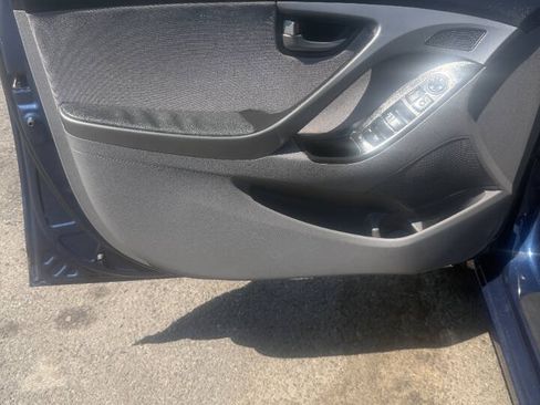 Used 2016 Hyundai Elantra SE w/ Option Group 02 FWD image 2