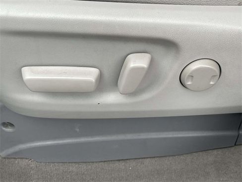 Used 2014 Toyota Sienna XLE image 30
