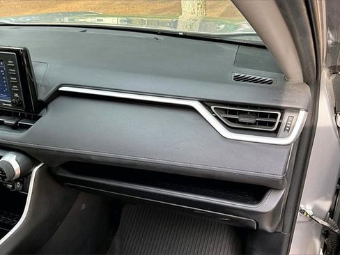 Used 2021 Toyota RAV4 XLE image 23