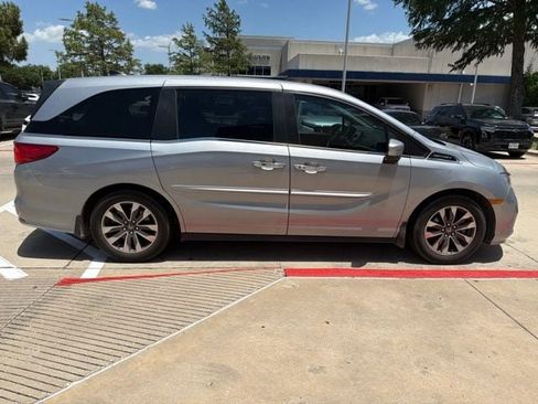 Used 2024 Honda Odyssey EX-L image 4