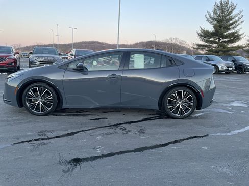 Used 2023 Toyota Prius XLE image 3