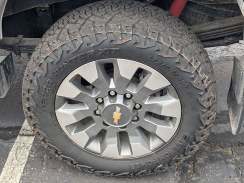 Used 2025 Chevrolet Silverado 2500 Custom w/ Custom Value Package image 19