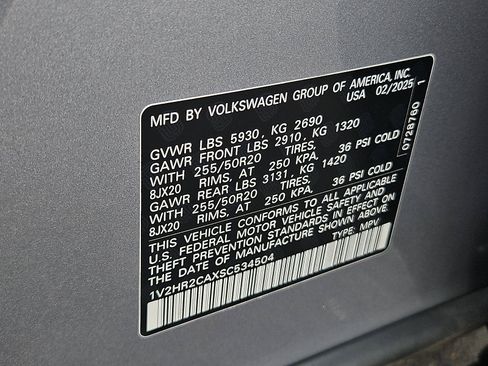 Used 2025 Volkswagen Atlas SE image 26