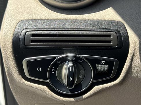 Used 2022 Mercedes-Benz GLC 300 image 23