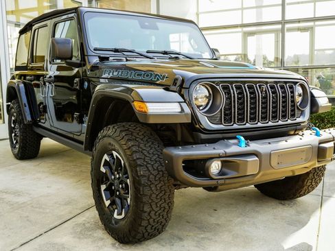 Used 2024 Jeep Wrangler Unlimited Rubicon 4xe AWD/4WD image 4