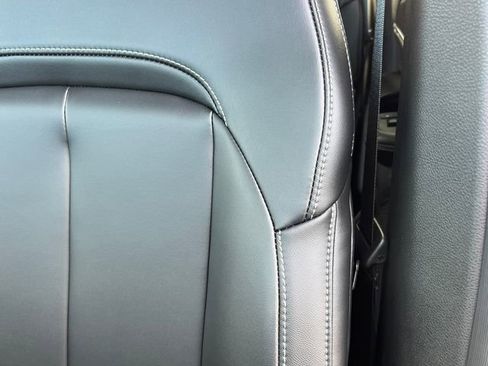 Used 2025 Jeep Grand Cherokee Limited w/ Black Appearance Package image 15