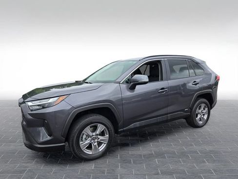 Used 2024 Toyota RAV4 XLE AWD/4WD image 3