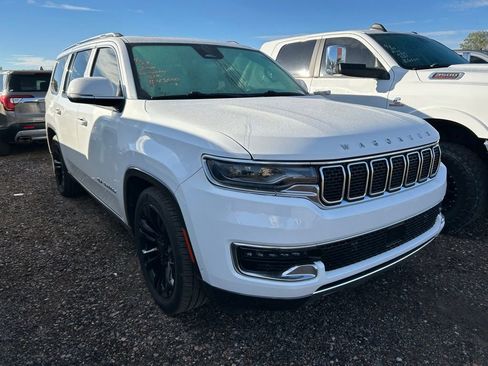 Used 2022 Jeep Wagoneer Series III w/ Premium Group I image 2