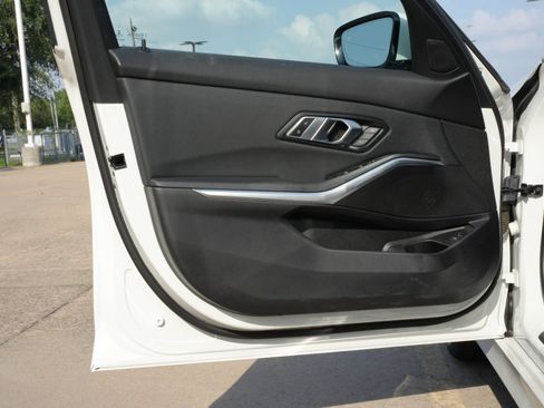 Used 2020 BMW 330i Sedan w/ Convenience Package RWD image 17