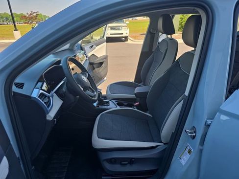 New 2026 Volkswagen Taos SE FWD image 12