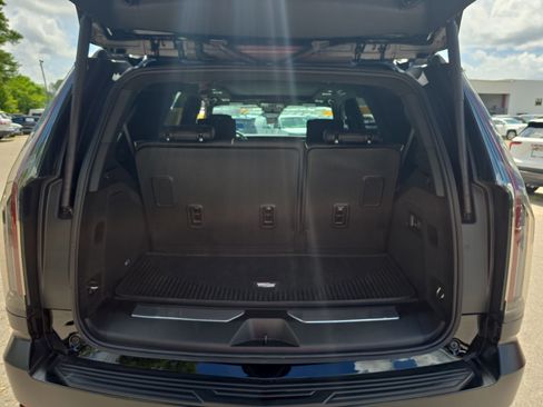 Used 2025 Cadillac Escalade V AWD/4WD image 13