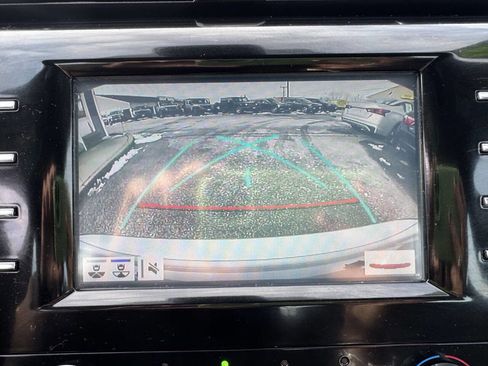 Used 2019 Toyota Camry LE w/ Convenience Package image 19