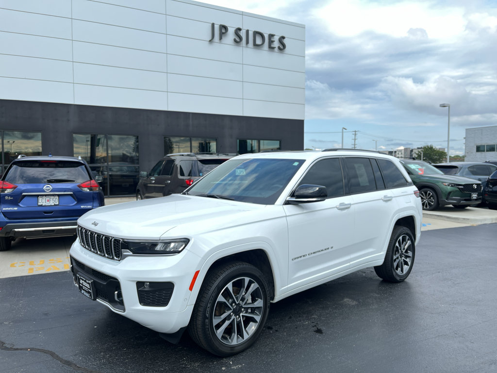 Used 2023 Jeep Grand Cherokee Overland RWD image 1
