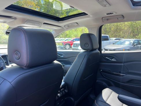 Used 2022 GMC Acadia AT4 w/ Technology Package AWD/4WD image 33