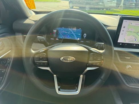 Used 2025 Ford Explorer Platinum RWD image 11