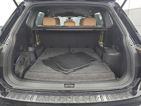Used 2023 Volkswagen Tiguan SE FWD image 36