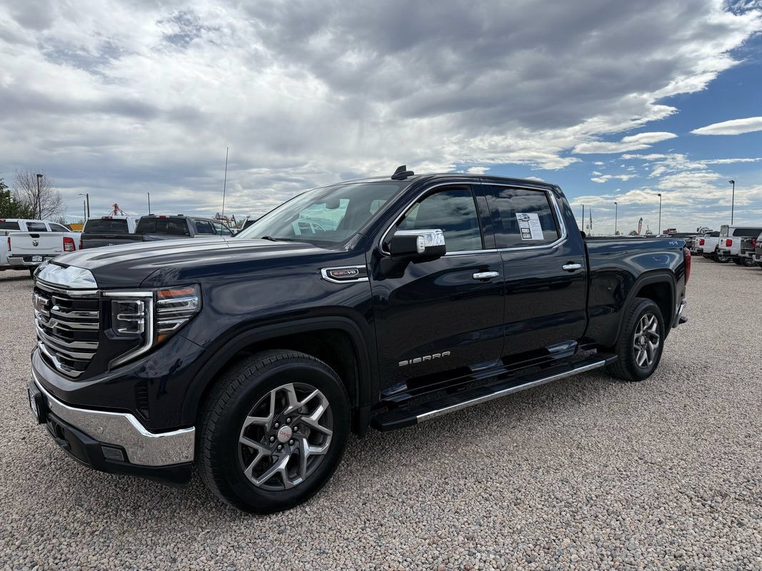 Used 2023 GMC Sierra 1500 SLT w/ SLT Premium Package AWD/4WD image 4