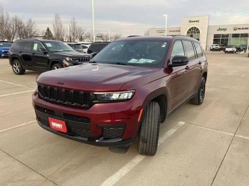 Used 2025 Jeep Grand Cherokee L Altitude image 3