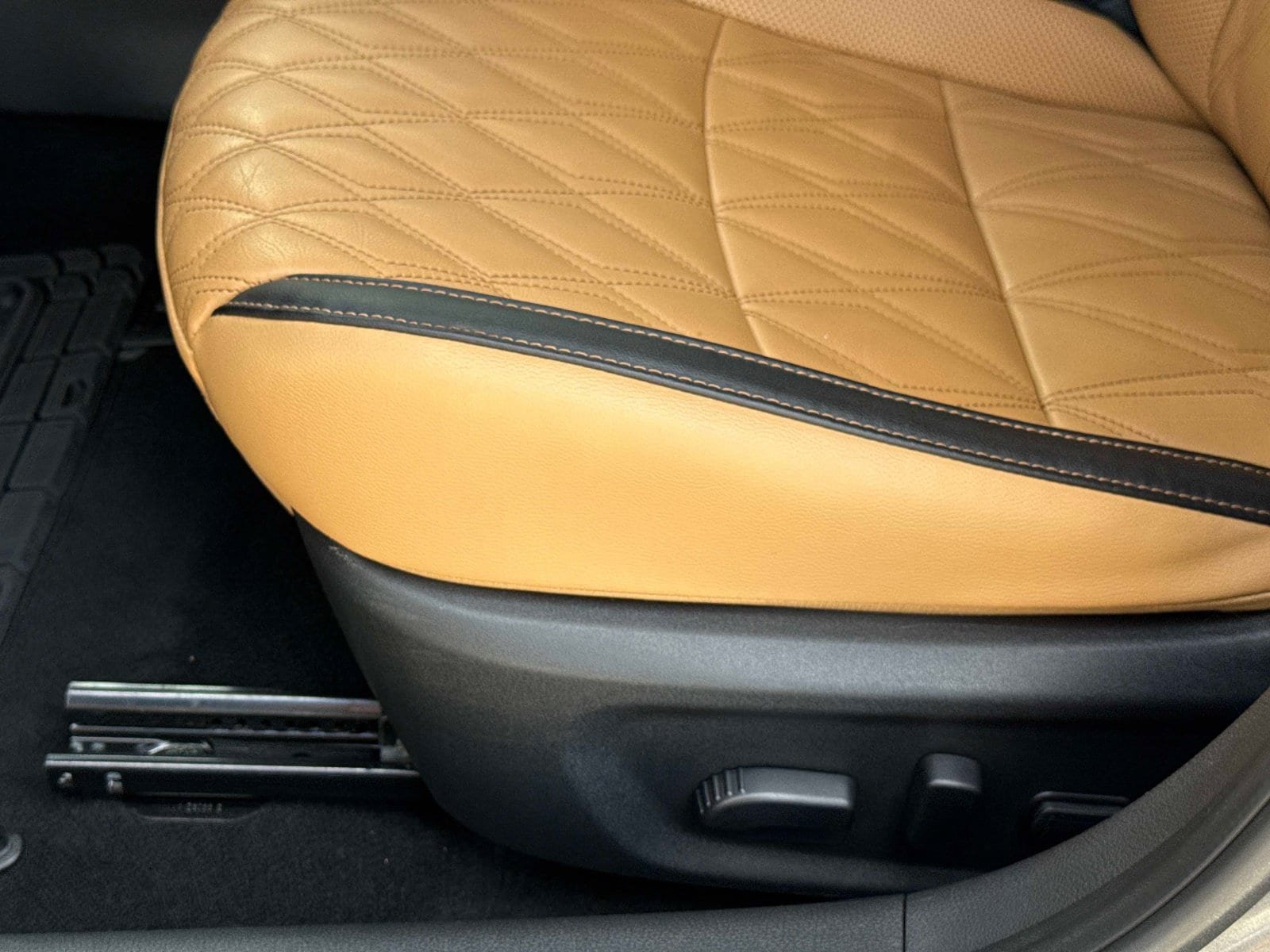 Used 2023 Nissan Sentra SV w/ SV Premium Package FWD image 21