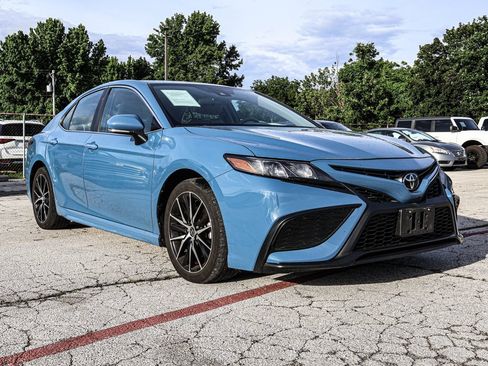 Used 2023 Toyota Camry SE AWD/4WD image 1
