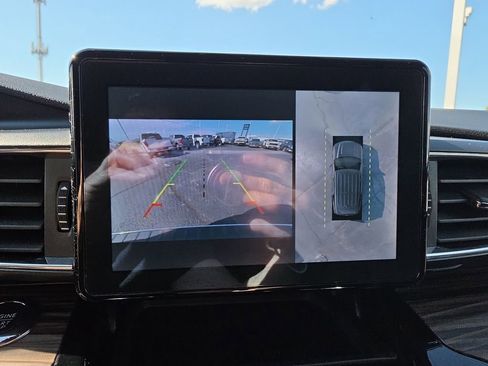 Used 2023 Ford Explorer Limited image 23